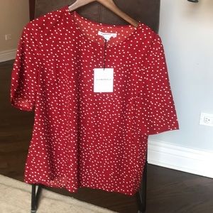 Polka dot t-shirt, great for work or casual.